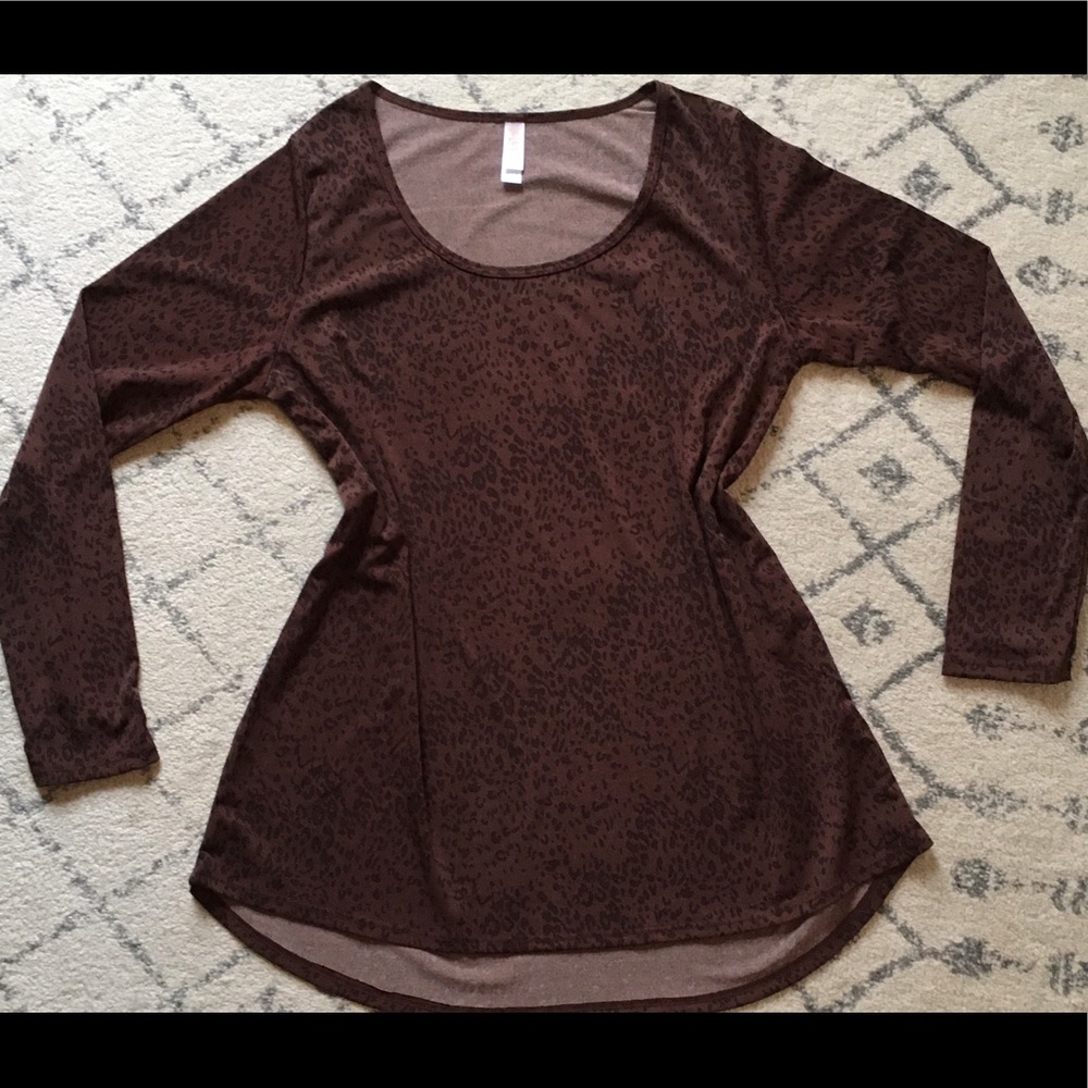 Lularoe Lynnae Leopard Top L